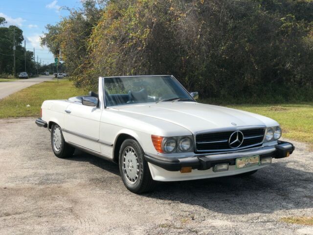 Mercedes-Benz SL-Class 1977 image number 0