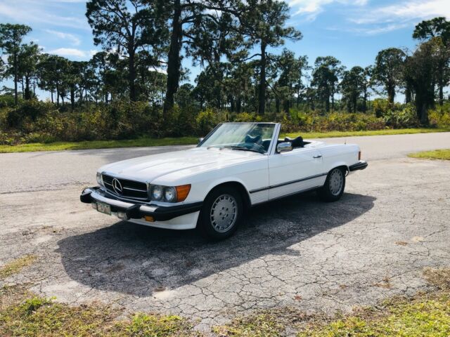 Mercedes-Benz SL-Class 1977 image number 1