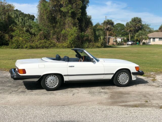 Mercedes-Benz SL-Class 1977 image number 13