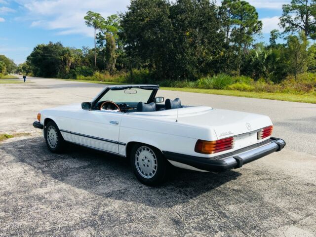 Mercedes-Benz SL-Class 1977 image number 15