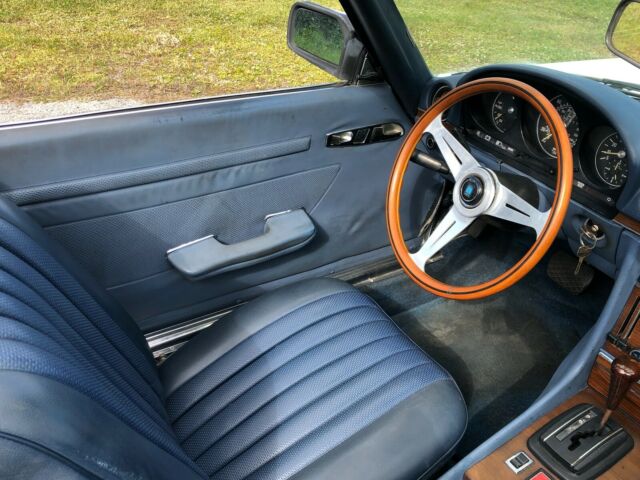 Mercedes-Benz SL-Class 1977 image number 19