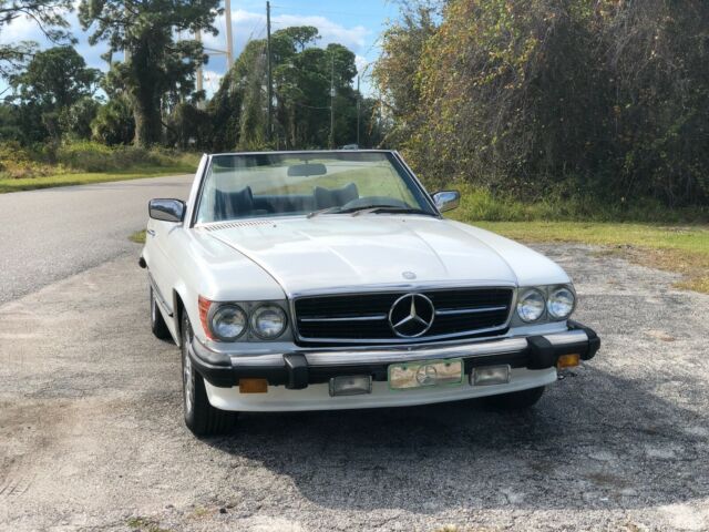 Mercedes-Benz SL-Class 1977 image number 2