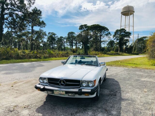 Mercedes-Benz SL-Class 1977 image number 31