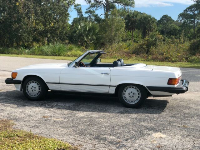 Mercedes-Benz SL-Class 1977 image number 32