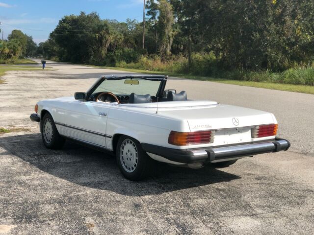 Mercedes-Benz SL-Class 1977 image number 33