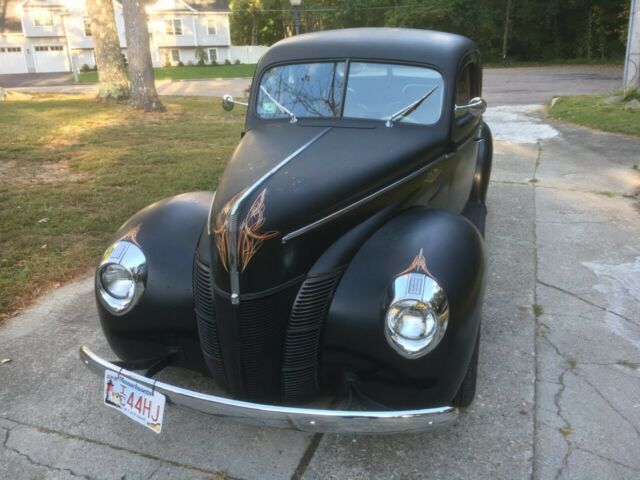 Ford Deluxe 1940 image number 1