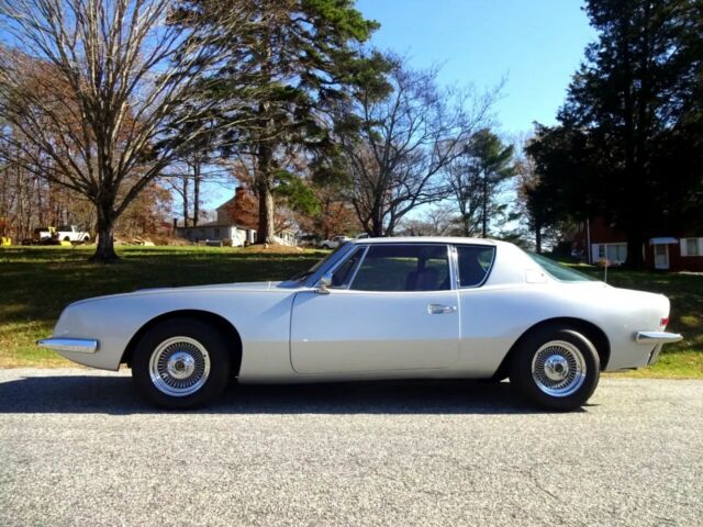 Studebaker Avanti 1973 image number 0