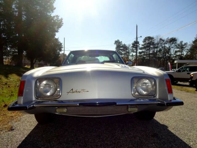 Studebaker Avanti 1973 image number 16