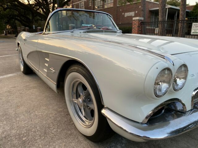 Chevrolet Corvette 1961 image number 10