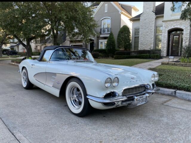 Chevrolet Corvette 1961 image number 15