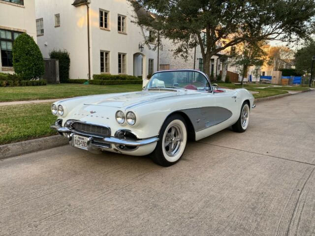 Chevrolet Corvette 1961 image number 24