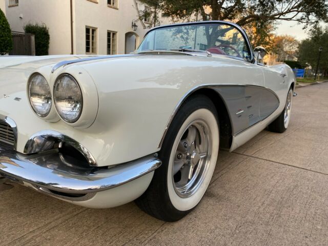 Chevrolet Corvette 1961 image number 25