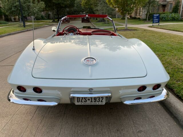 Chevrolet Corvette 1961 image number 28