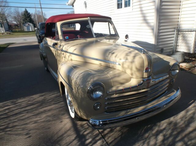 Ford convertible 1946 image number 2