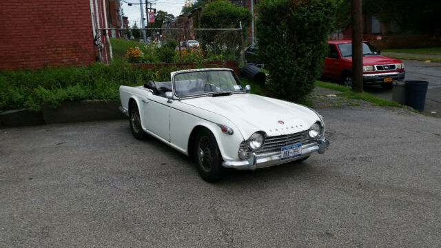 Triumph TR4 1965 image number 0