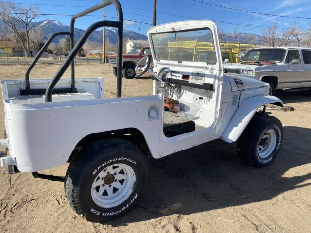 Toyota Land Cruiser FJ40 1968 image number 10