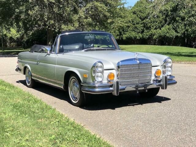 Mercedes-Benz 200-Series 1970 image number 18