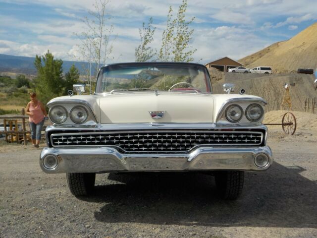 Ford Galaxie 1959 image number 2