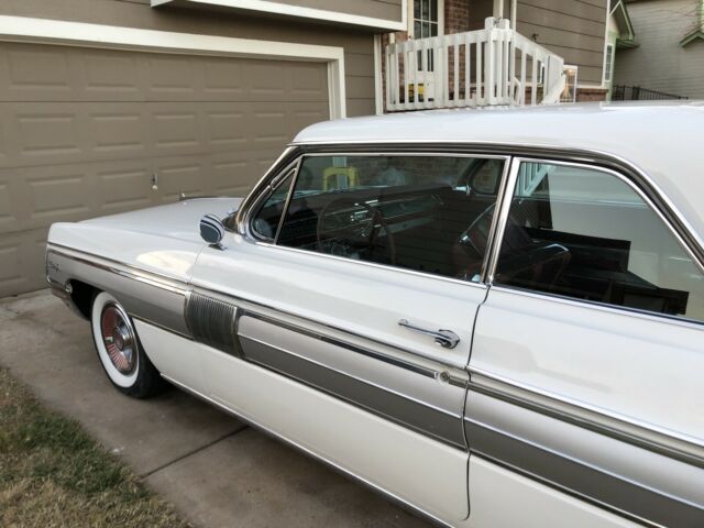 Oldsmobile Starfire 1962 image number 16