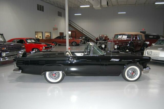 Ford Thunderbird Convertible 1957 image number 3