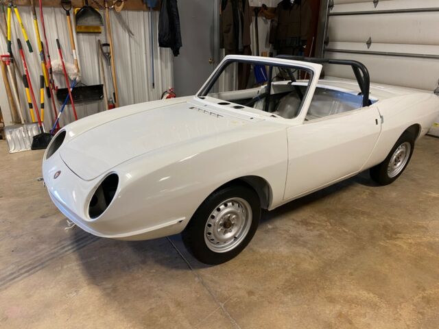 Fiat 850 Spider 1967 image number 1