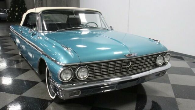 Ford Galaxie 1962 image number 18