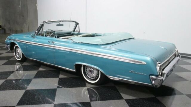 Ford Galaxie 1962 image number 32