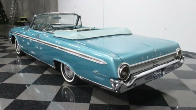 Ford Galaxie 1962 image number 9