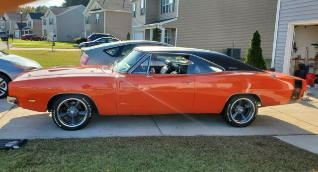 Dodge Charger 1969 image number 2