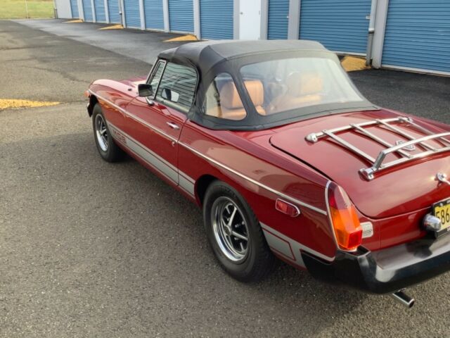 MG MGB 1977 image number 17