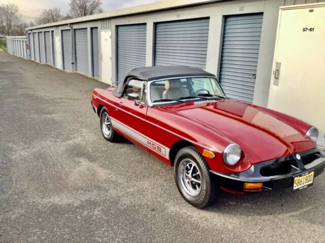 MG MGB 1977 image number 18