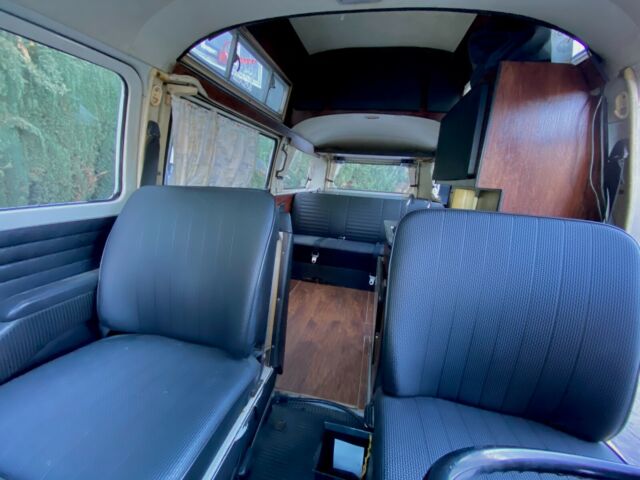 Volkswagen Bus/Vanagon 1971 image number 11