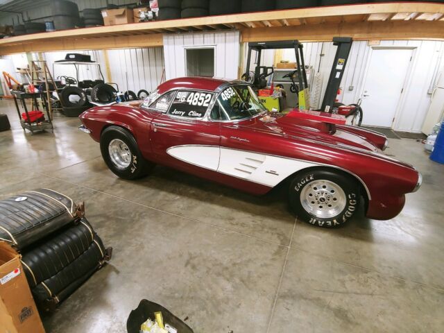 Chevrolet Corvette 1961 image number 10