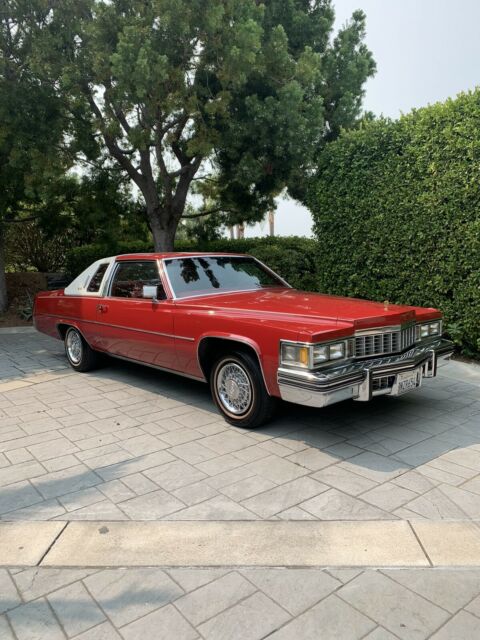 Cadillac DeVille Coupe 1977 image number 2