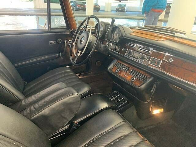 Mercedes-Benz 200-Series 1971 image number 11