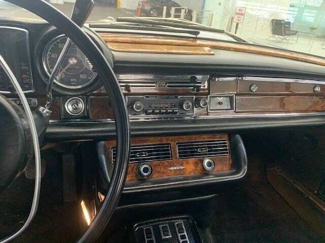 Mercedes-Benz 200-Series 1971 image number 37