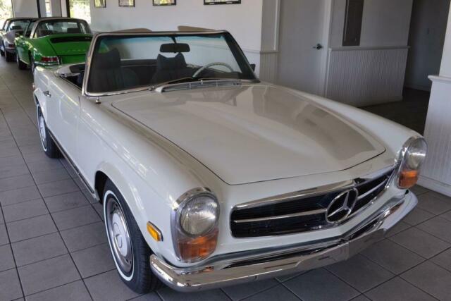 Mercedes-Benz SL-Class 1969 image number 24