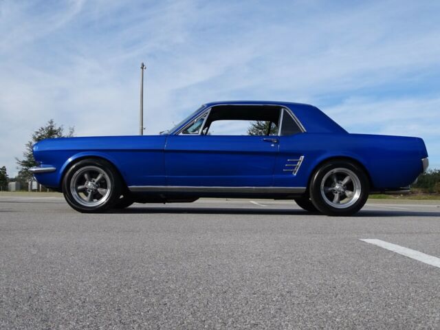 Ford Mustang 1966 image number 18