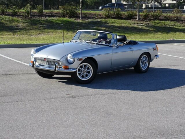 MG MGB 1972 image number 16