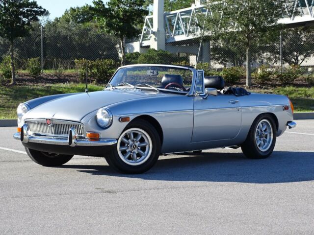 MG MGB 1972 image number 17