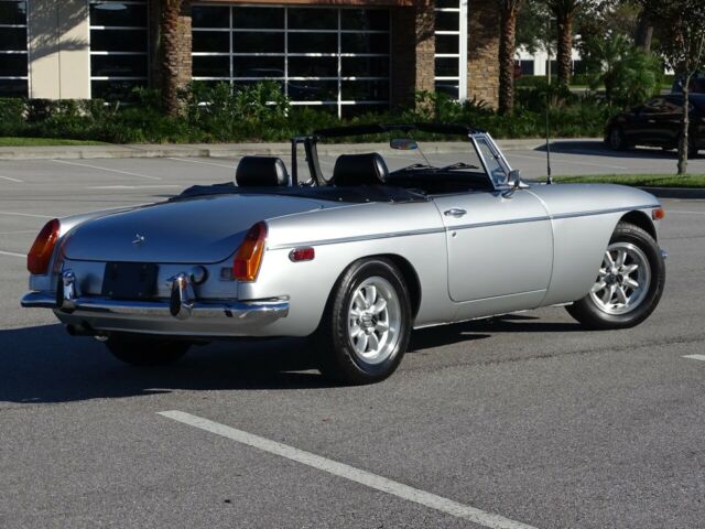 MG MGB 1972 image number 22