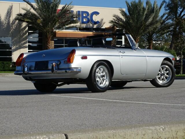 MG MGB 1972 image number 23