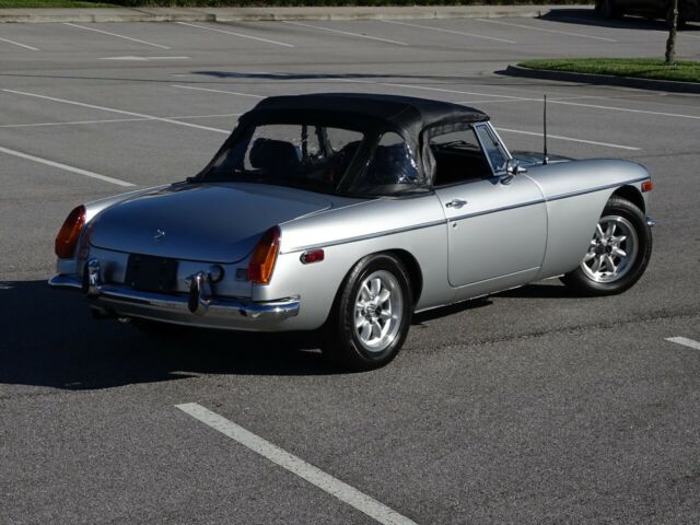 MG MGB 1972 image number 29