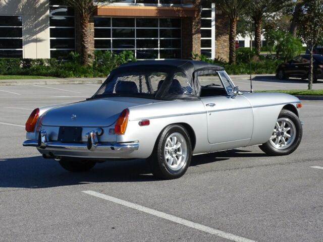 MG MGB 1972 image number 30