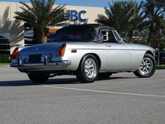 MG MGB 1972 image number 31