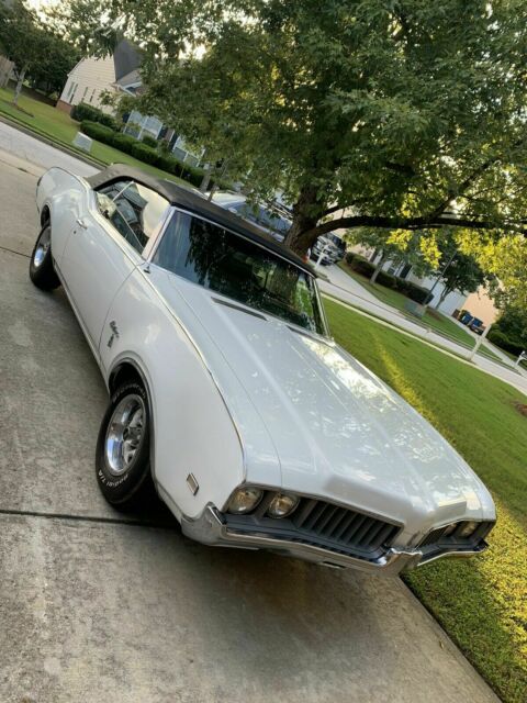 Oldsmobile Cutlass S 1969 image number 1