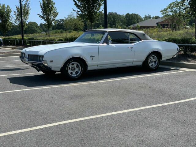 Oldsmobile Cutlass S 1969 image number 18