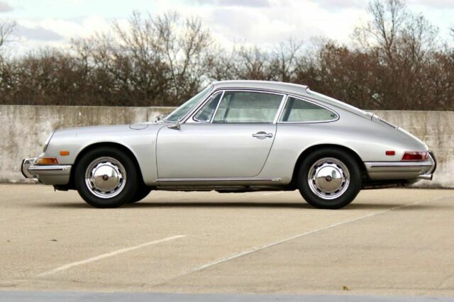 Porsche 911 1967 image number 19