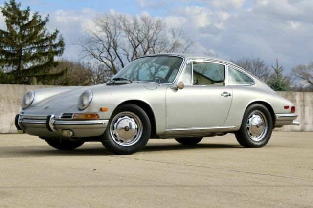 Porsche 911 1967 image number 2