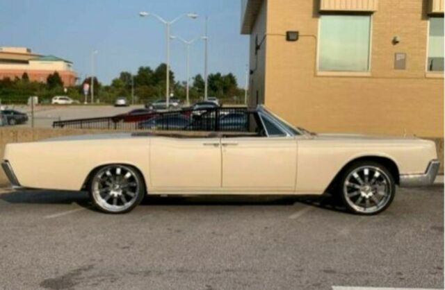 Lincoln Continental 1967 image number 14